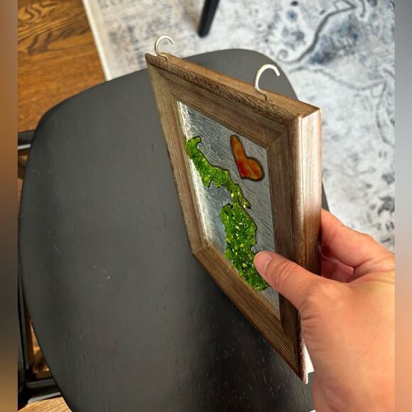 Michigan Stained glass heart hanging window art. State of Michigan painted frame - Picture 5 of 8